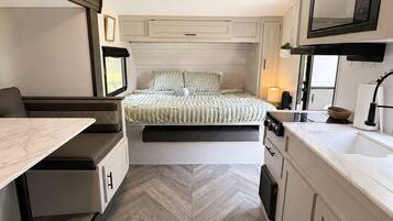 1 bedroom, bed sheets