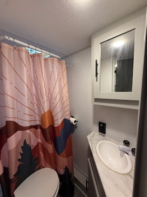 Shower, towels, soap, toilet paper - Lake Weiss Retreat Private Fenced RV Lot (Centre)