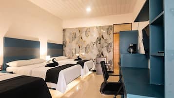 Family Suite | Blackout drapes, WiFi (free)
