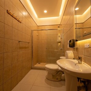 Family Quadruple Room | Bathroom | Soap, shampoo, toilet paper