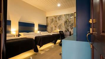 Family Quadruple Room | Blackout curtains, free WiFi