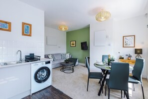 Interior - The Cosy Corner | Stylish 1BR | Sleeps 4 | Wi-Fi (Staffordshire)