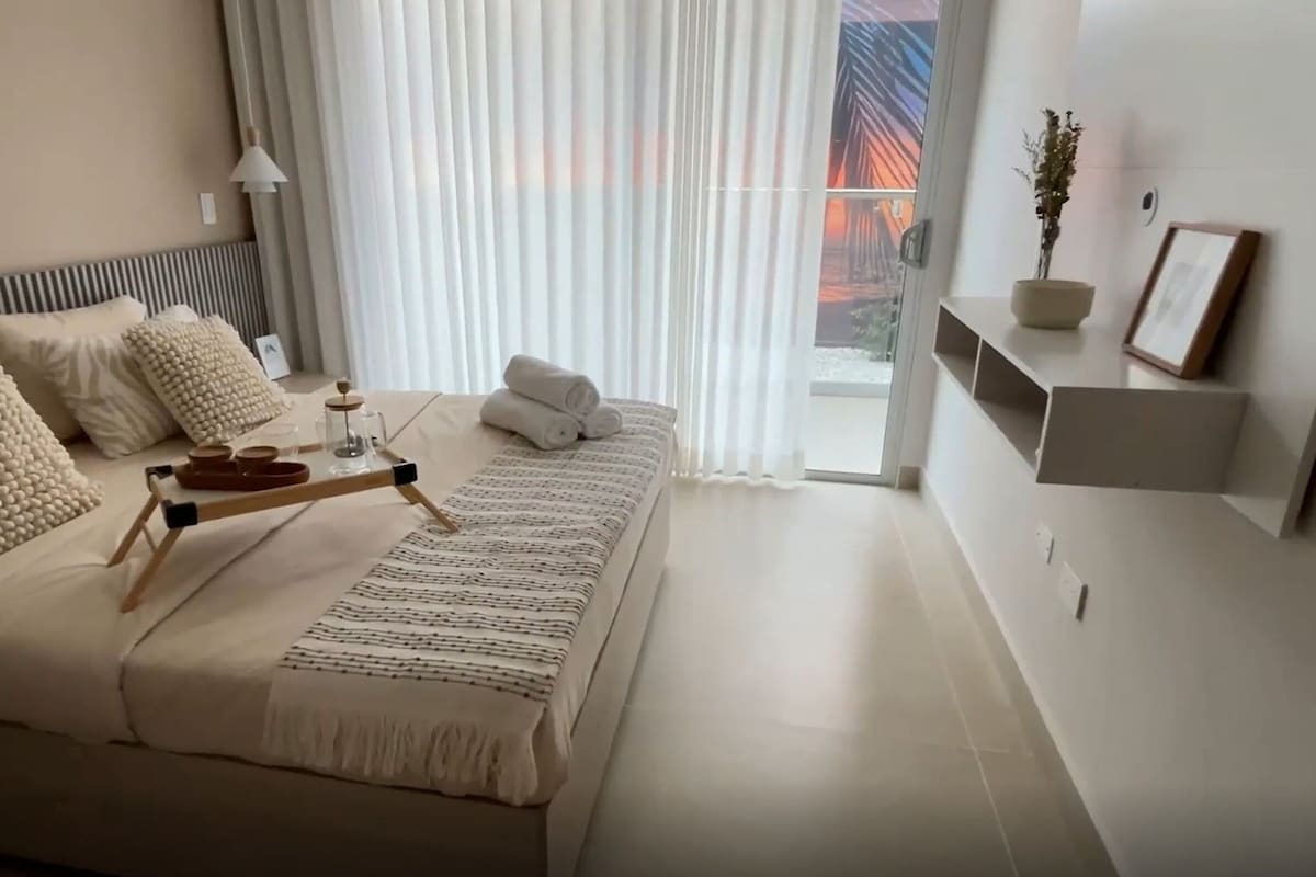 Caja de seguridad en la habitación y escritorio