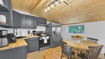 Coffee/tea maker, fridge, microwave, toaster