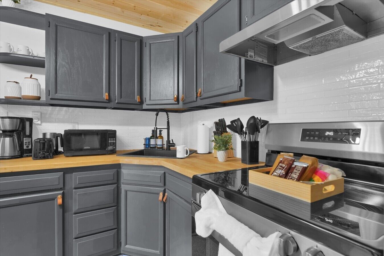 Coffee/tea maker, fridge, microwave, toaster