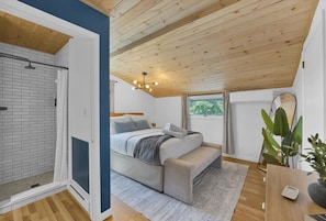 Desk, iron/ironing board, travel cot, WiFi - Boutique Farm| Highland Cow * Baby Goats * Bunnies (Cresco)