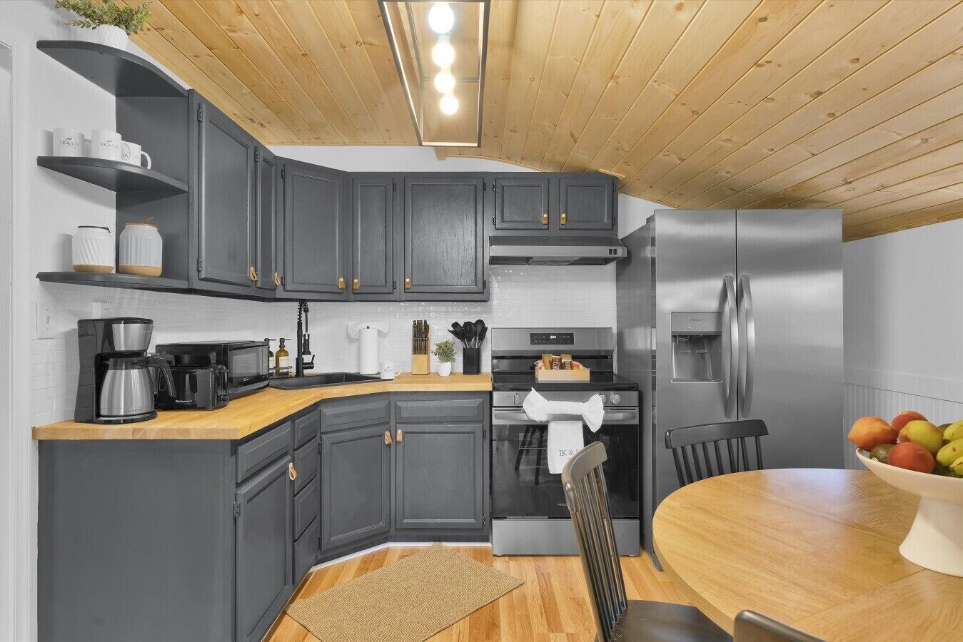 Coffee/tea maker, fridge, microwave, toaster