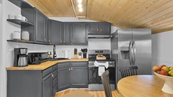 Coffee/tea maker, fridge, microwave, toaster