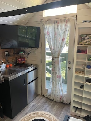 Interior - Cozy treehouse ! Close to area lakes !Great kids experience !Or adult ! Fire pit (Lavon)