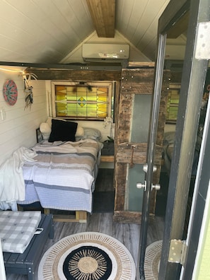 Internet, bed sheets - Cozy treehouse ! Close to area lakes !Great kids experience !Or adult ! Fire pit (Lavon)