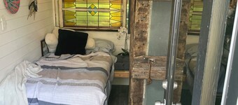 Cozy treehouse ! Close to area lakes !Great kids experience !Or adult ! Fire pit