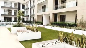 Property grounds - Urban Studio+BigComfy Bed+EmbsyGdns, Cantonments (Accra)