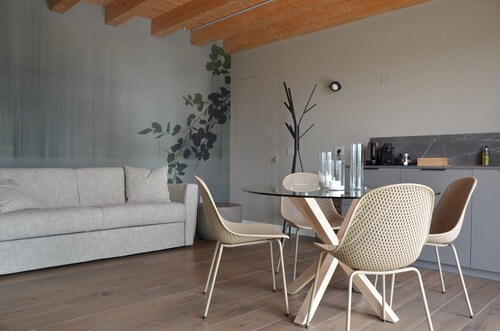Dominò Apartment with a Stunning View of the Euganean Hills