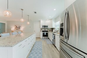 Coffee/tea maker, fridge, microwave, oven - Designer Pool Oasis | Theater | Golf | Luxury (Palm Beach Gardens)
