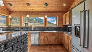 Private kitchen - Salt Creek Ranch Lodge - Ranch Escape (Collbran)