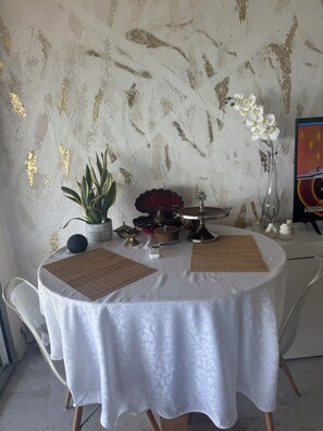 Dining - Studio facing the sea, Promenade des Anglais (Nice)