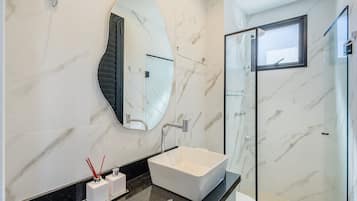 Apartamento básico | Baño | Ducha