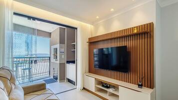 Apartamento básico | Zona de estar | Televisión de 40 pulgadas con canales digitales
