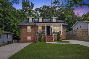 Exterior - 4 Beds+2.5 Baths+Kitchen+Backyard+Private Parking (Durham)