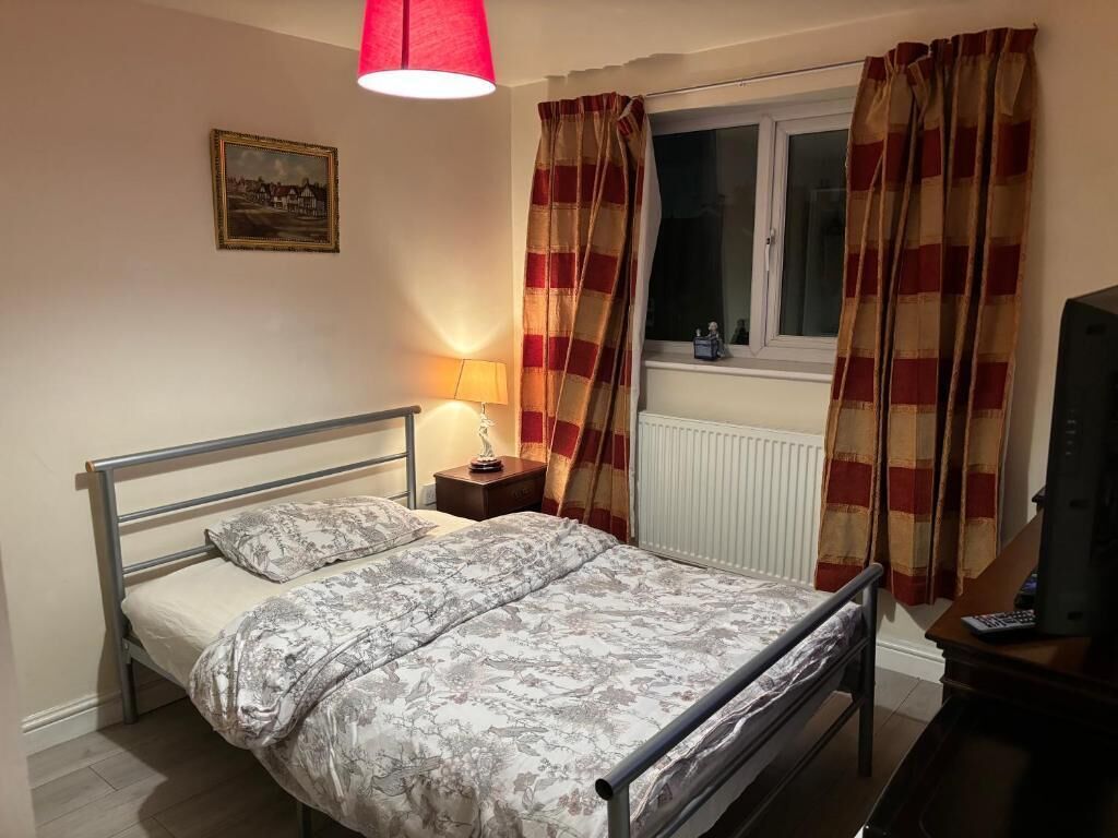 Desk, iron/ironing board, WiFi (free)