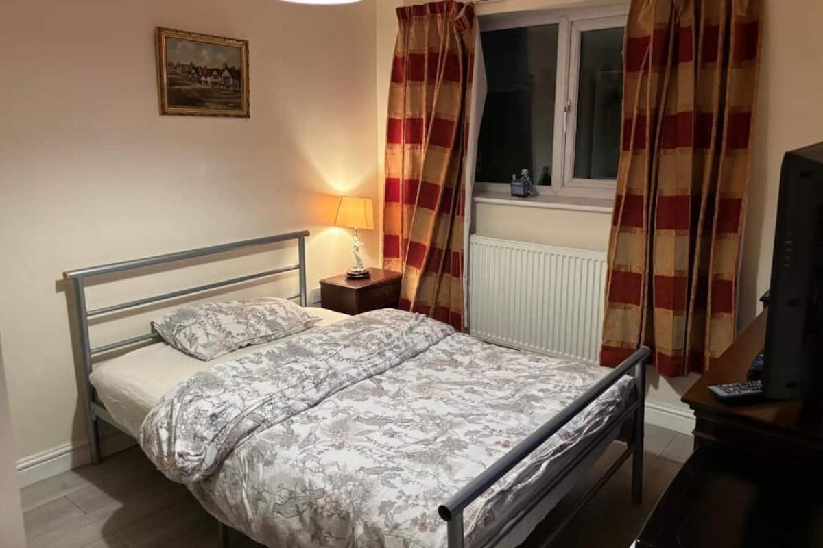 Standard Double Room, City View | Desk, iron/ironing board, WiFi (free)