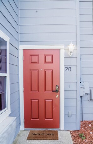 A red door with a mailbox and a number '353' on the wall. - Luxury Townhome 15 min to Disney Universal Orlando (Davenport)