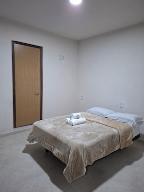 Basic Double Room | Free WiFi - Hospedaje familiar Los Arcos (EL TEPHÉ)