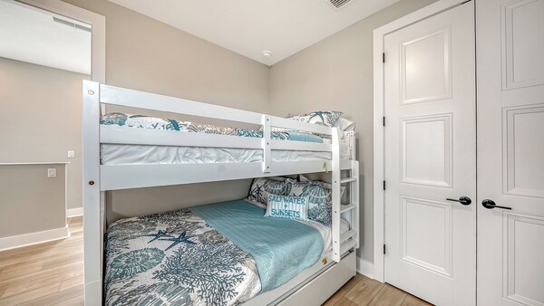 Hunters Point Resort And Marina Mainsail - Longboat Key, FL