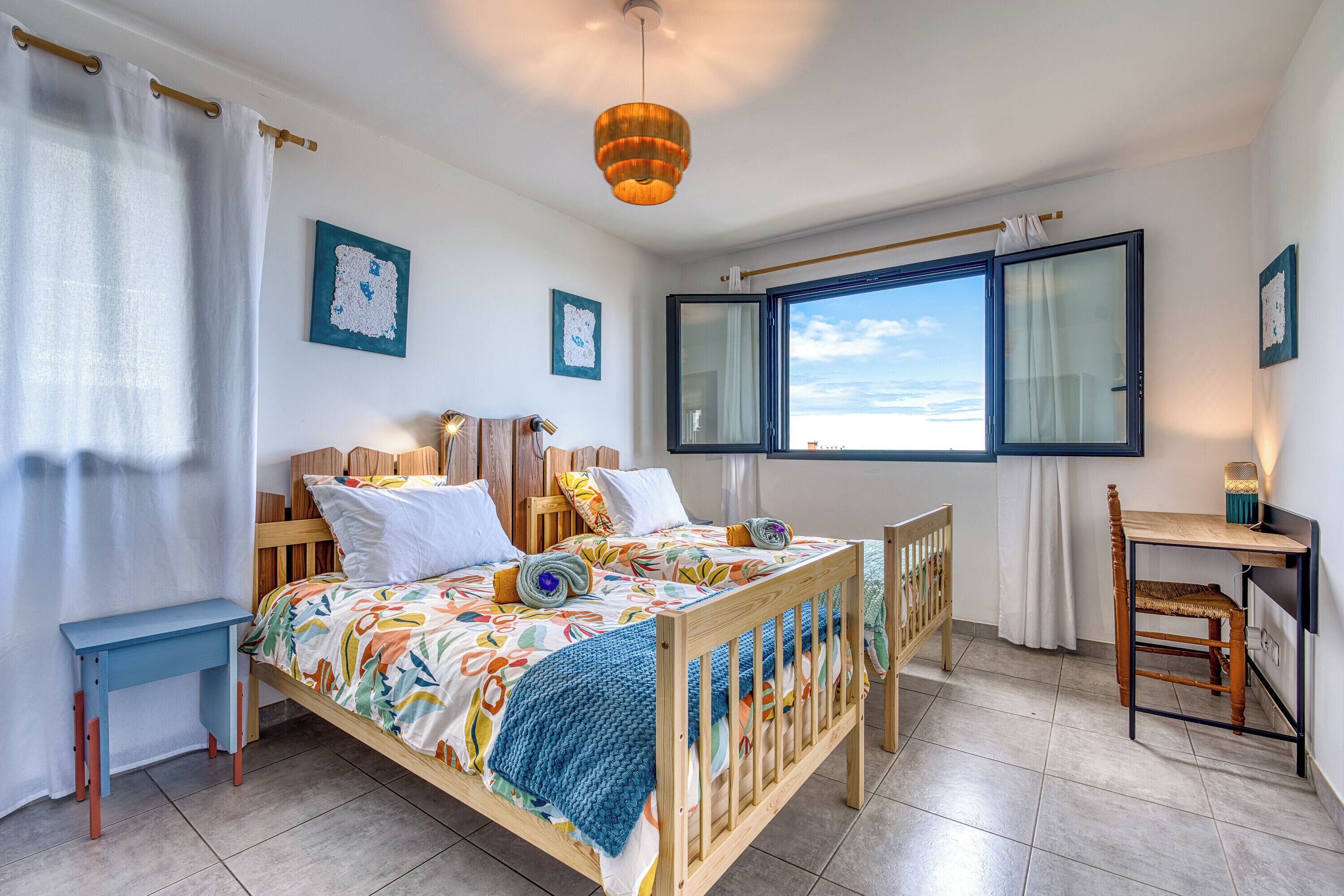 Iron/ironing board, travel crib, WiFi, bed sheets