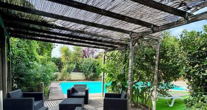 Villa with a Pool, 15 Minutes from Valencia