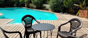Villa with a Pool, 15 Minutes from Valencia