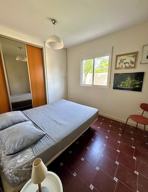 Desk, iron/ironing board, free WiFi, bed sheets - Villa with a Pool, 15 Minutes from Valencia (VC)