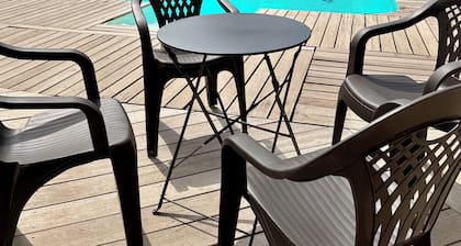 Villa with a Pool, 15 Minutes from Valencia