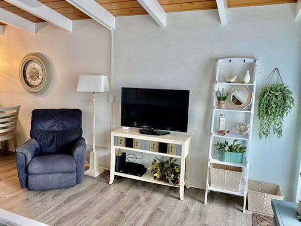 Living area - SR-04 Beach Front Beauty (Siesta Key)