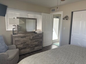 Iron/ironing board, free WiFi, bed sheets - Gulf-front 1BR Siesta Key condo with king bed and sleeper sofa. (Siesta Key)