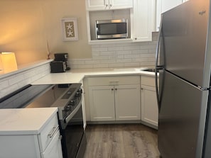 Coffee/tea maker, fridge, microwave, oven - Gulf-front 1BR Siesta Key condo with king bed and sleeper sofa. (Siesta Key)