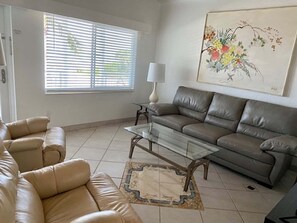 TV - SR-10 Gulf Front 1bed/1bath (Siesta Key)