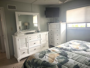1 bedroom, iron/ironing board, WiFi (free), bed sheets - SR-11 Bright Gulf Front 1/1 (Siesta Key)