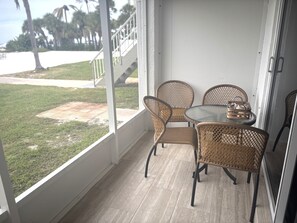Outdoor dining - SR-11 Bright Gulf Front 1/1 (Siesta Key)