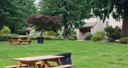 Amazing 2-bedroom condo with loft in soothing Port Townsend getaway