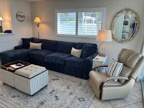 Living area - SR-17 Ground Floor Gulf Front (Siesta Key)