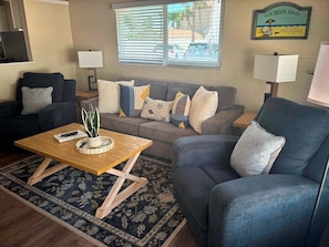 TV - SR-19 Nicely Decorated 1/1 Unit (Siesta Key)