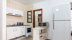 Basic Apartment | Private kitchen - Beautiful Apartment Right on the Sand Ilh0107 (Florianópolis)