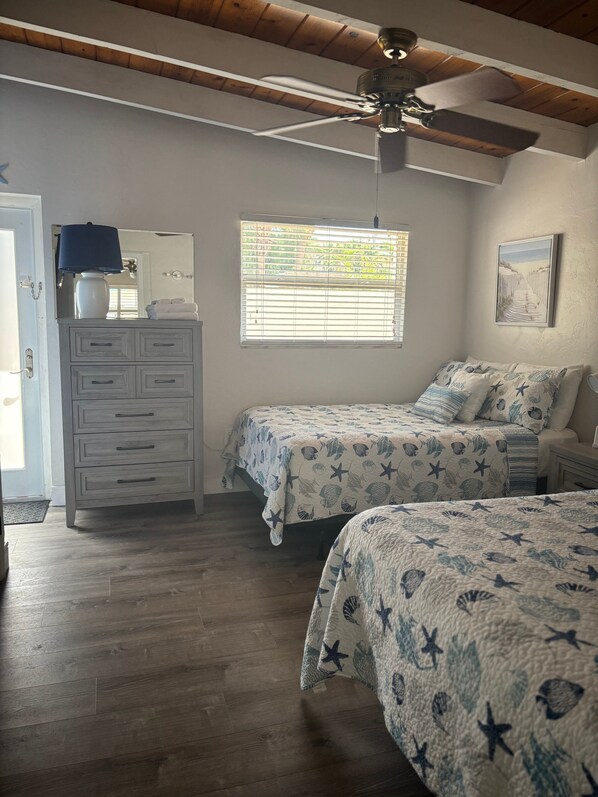 Room - SR-25 Comfortable 1/1 Sleeps 6 (Siesta Key)