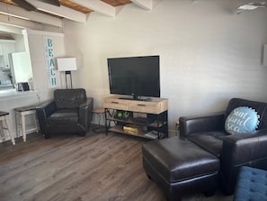 Living area - SR-25 Comfortable 1/1 Sleeps 6 (Siesta Key)