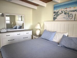 Tabla de planchar con plancha, wifi gratis, ropa de cama