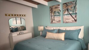 Un dormitorio con cama, cómoda, espejo y decoración en la pared.