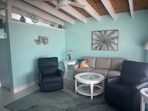 TV - Cozy 1BR Siesta Key condo with king bed and sleeper sofa. (Siesta Key)