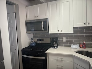 Coffee/tea maker, fridge, microwave, oven - Cozy 1BR Siesta Key apartment for 2 with courtyard views. (Siesta Key)