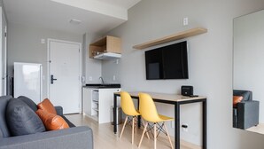 Basic-Apartment | Wohnbereich | 40-Zoll-Fernseher mit Digitalempfang